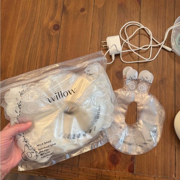 • Willow 3.0 • 3rd generation portable pump 24mm reusable containers and 52 bags - Picture 3 of 13